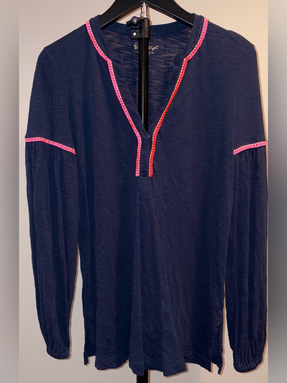 Lily Pulitzer 100% cotton long sleeve navy top with pink & gold trim sz XXS EUC